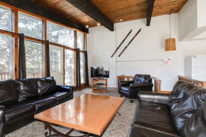 Swiss Style Chalet 6 Bdrm Short Walk to Village